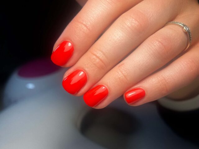 Pose de vernis semi permanent mains