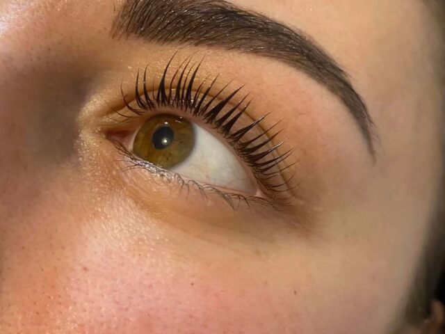 Réhaussement de cils + teinture